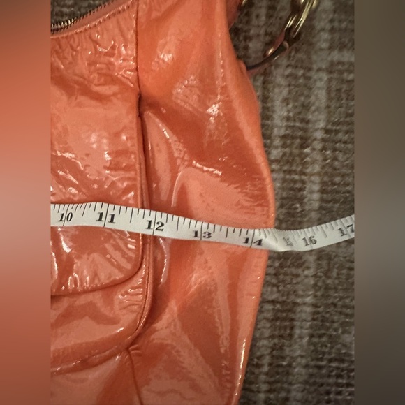 Vintage Coach Peach Patent Leather Shoulder Bag with Gold-Tone Lock - Picture 10 of 11